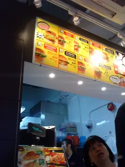 wow burger室內環境~
