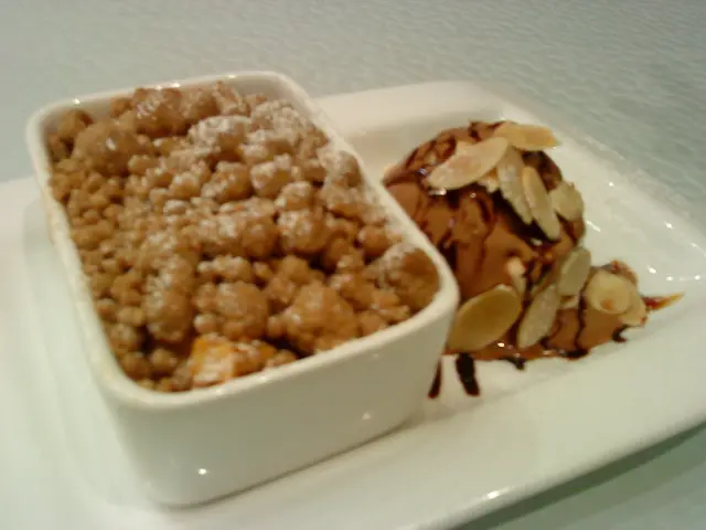 蘋果批配Dreyers石板街雪糕~本人唔食呢樣甜品朋友叫就試啦,都ok好食,但朋友就話食過數一數二的