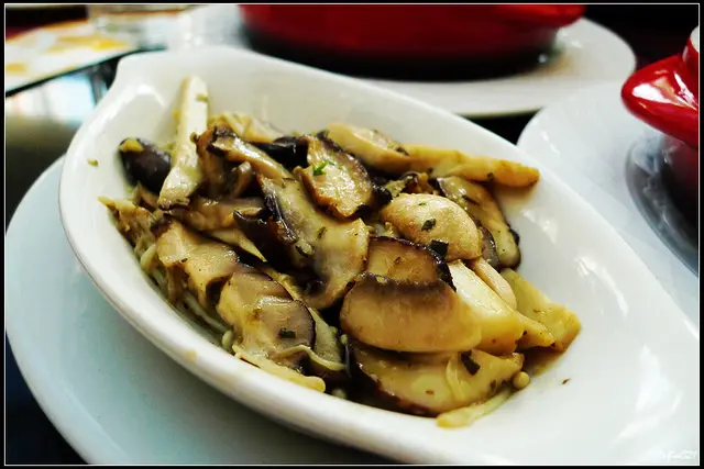 松子仁醬炒鮮野菌