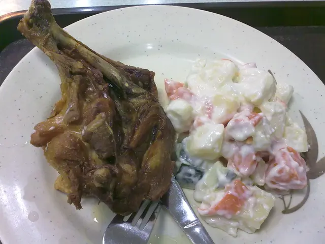 炸雞脾茶餐拼沙津$22