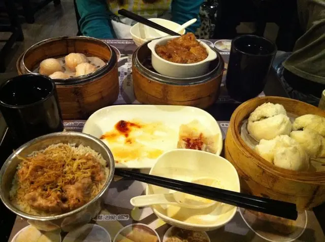 唔洗去酒樓...兩個人飲茶唔會怪=]