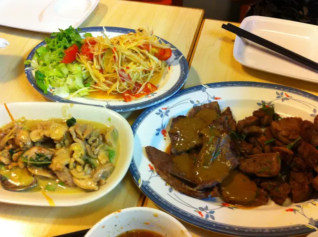 papaya salad, chicken curry, mixed grilled meat