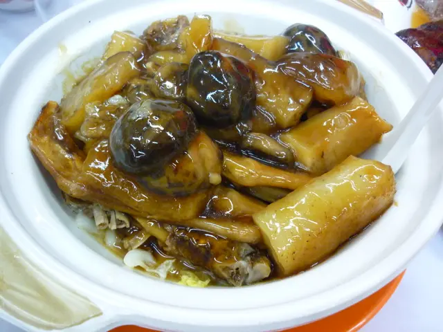 海參冬菇炆鵝翼