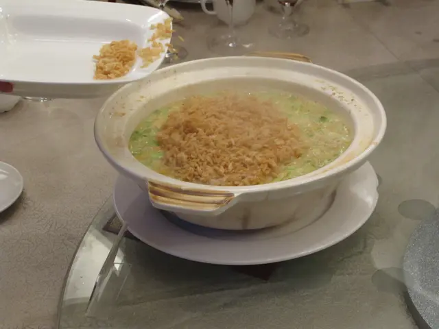 生拆龍蝦肉泡西施飯