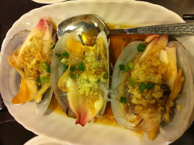 蒜蓉象拔蚌 - 好新鮮、夠鮮甜 