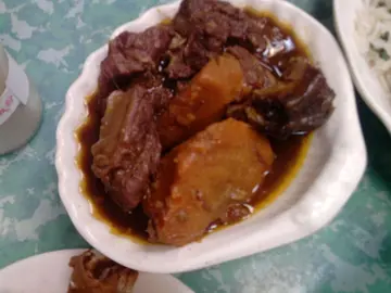 红烧牛肉菜饭o既红烧牛肉