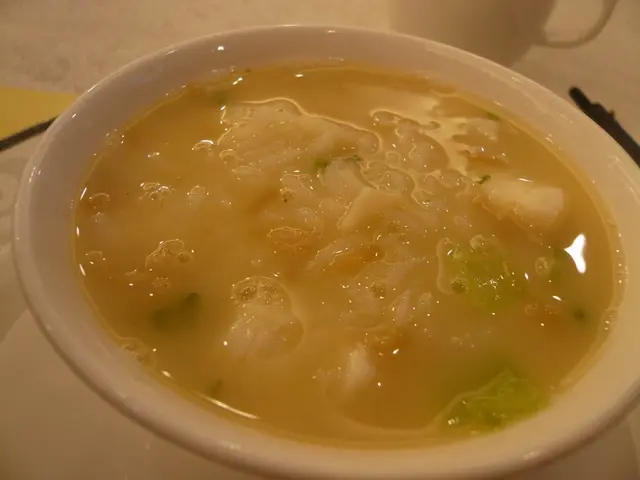 生拆龍蝦肉泡西施飯