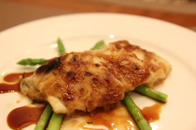 香煎比目魚配日式燒汁