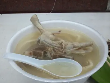胡椒豬肚豬骨雞腳湯配上海粗麵 ($23) 