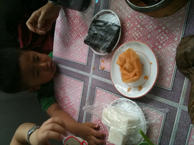 甜品,黑芝麻卷,椰汁糕,炸雲吞