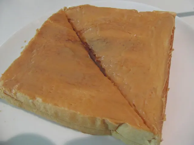 未全烘得夠脆的多士，花生醬塗得太薄了