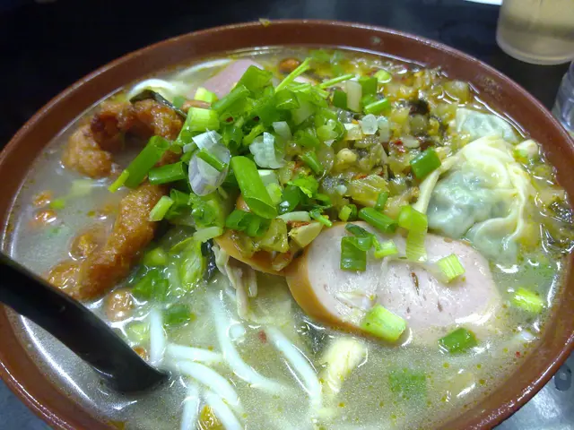 雜錦米線,33蚊可以試到店內幾樣招牌菜