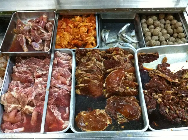 牛扒、豬扒、雞扒、羊脾、多春魚，令我眼花撩亂