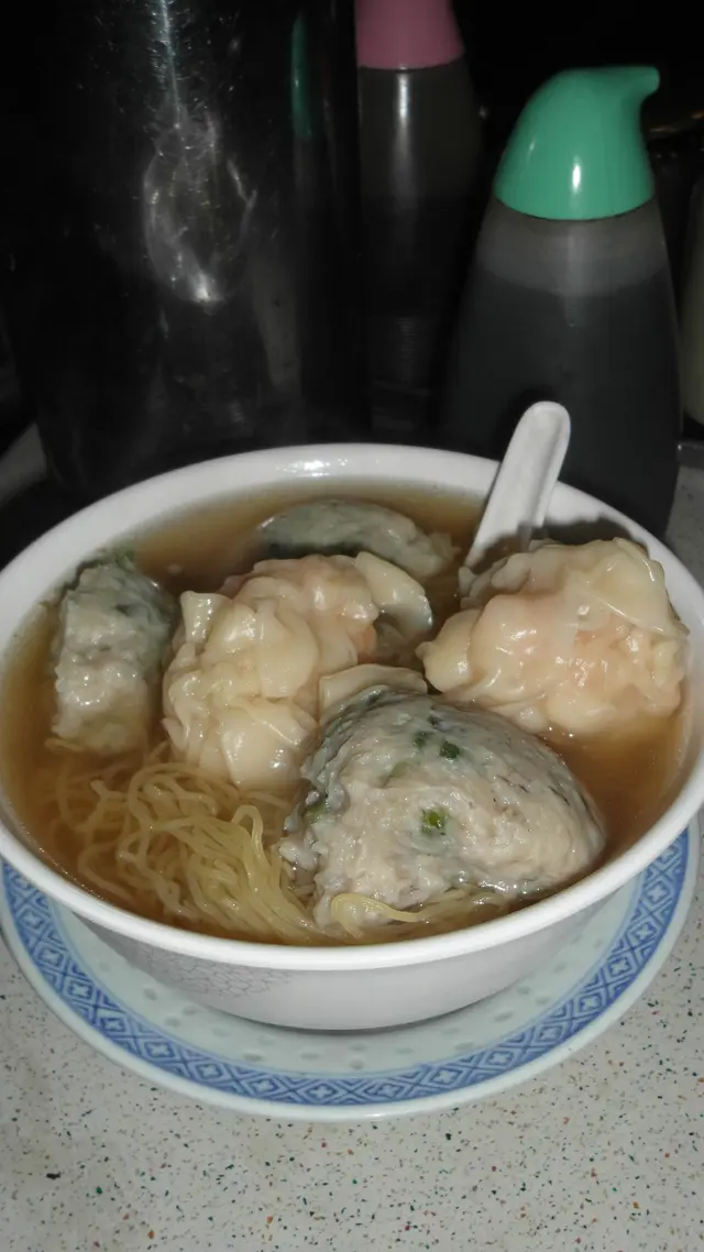 雲吞鯪魚球雙併麵