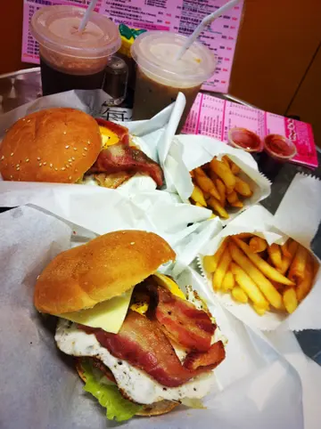 薯條是粗切的,很有口感; 榛子朱古力很濃郁的味道, 很不錯