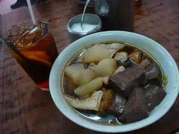 羅蔔、豬紅、豬腸、鳳爪、魷魚