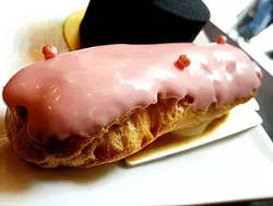 Strawberry eclair