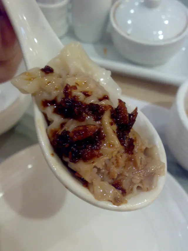 肉汁豐盈，配以辣醬一流！