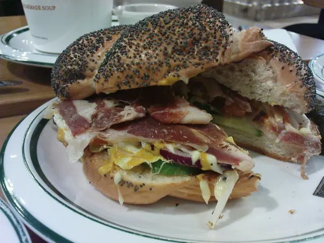 巴馬火腿罌粟籽包