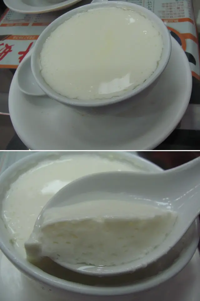 薑汁撞奶剛撞成固態，其薑味超強，而且也香滑美味