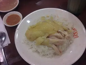 完整的海南鸡饭