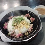 黑椒牛肉飯 + 味噌湯