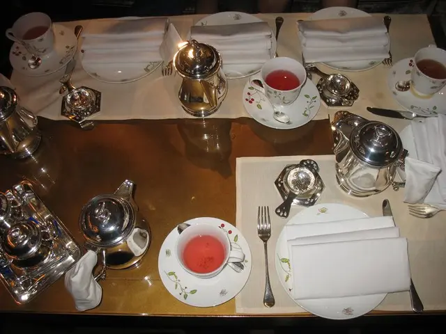 Strawberries with yoghurt fruit tea