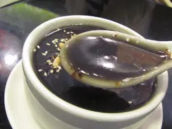 芝麻糊很明显是沟粉货，一点也不香