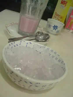 拆返開o既霜淇淋巨蜂梳打