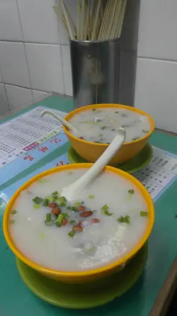 兩碗鮑片魚腩粥