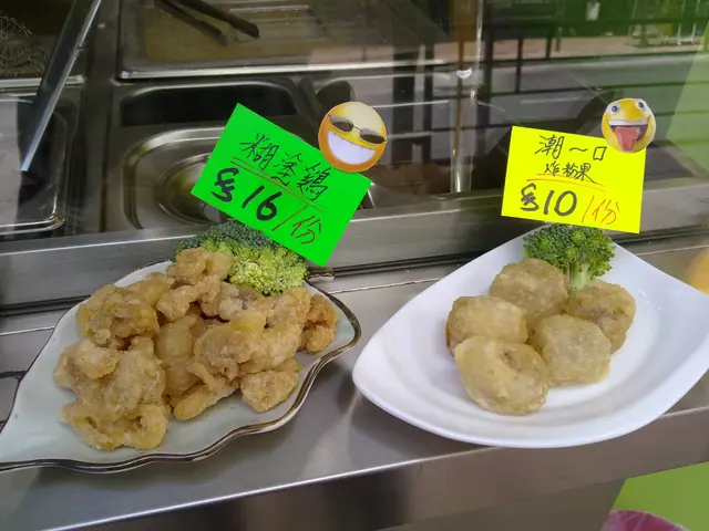 右面就係炸粉果嘞！