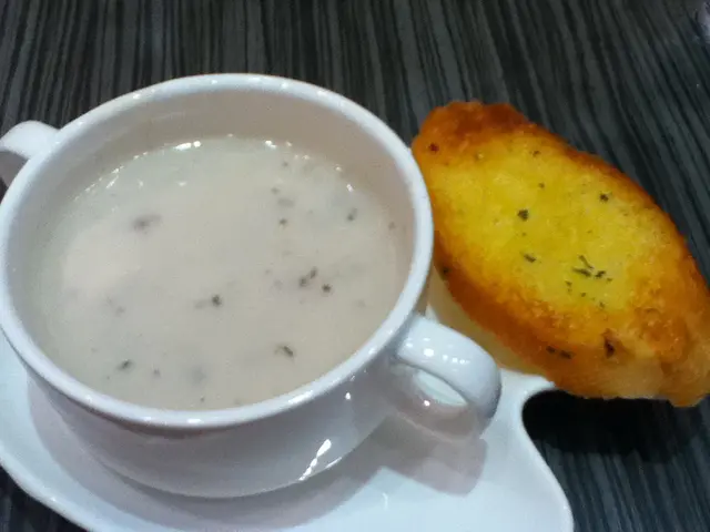 忌廉湯配蒜蓉包