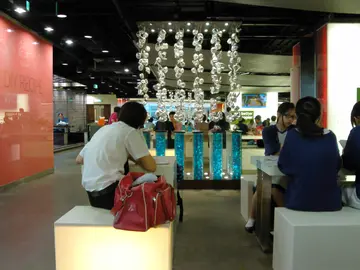 新世紀廣場food court成為學生聚腳點