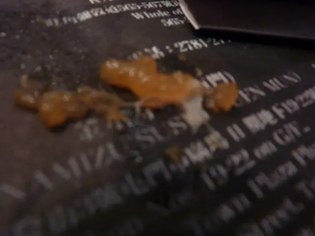 白色嗰啲就係魚骨嘞。