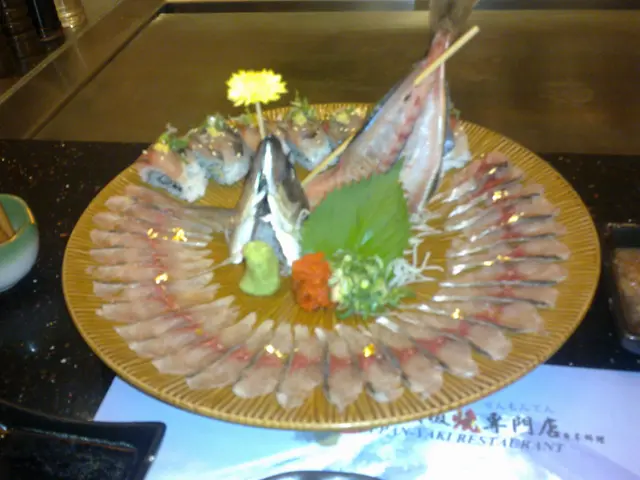 刺生 , 切得好薄 , 刀工唔錯