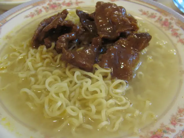 沙嗲牛肉麵麵身跟牛肉都麻麻，但味道就是夠濃