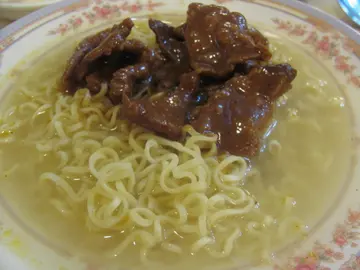沙嗲牛肉面面身跟牛肉都麻麻，但味道就是够浓