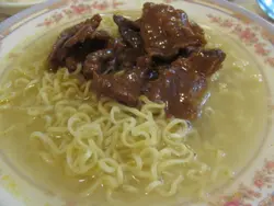 沙嗲牛肉面面身跟牛肉都麻麻，但味道就是够浓
