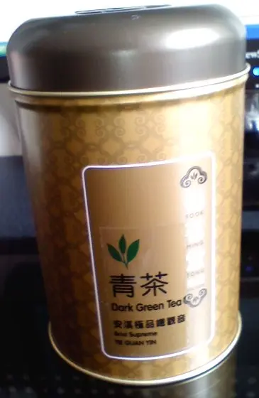 得體的中形鐵罐