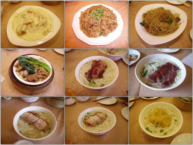 食物:芝士海蝦焗伊麵,乾炒排骨河,豉椒牛肉炆米,鳳爪排骨飯,叉燒河粉