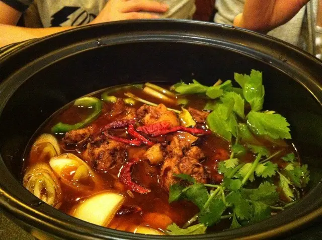 得個樣...不是正宗的雞煲