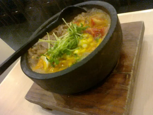 滾住出的石鍋麵