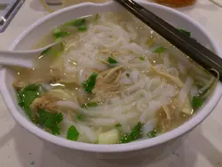 越式粉面特点系配菜多,可惜这里的是跟不上