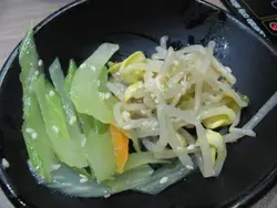 前菜是有点又港式又韩式的模样