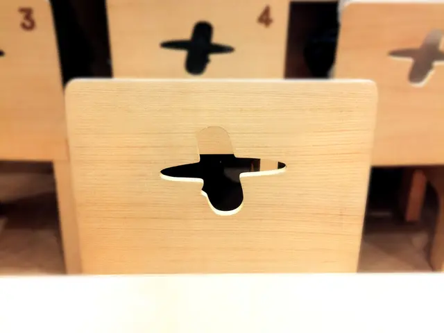 雕空設計的椅子