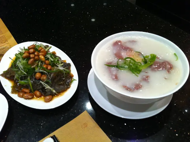 薑葱鯇魚皮, 肉蛋牛肉粥