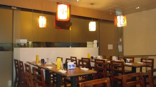 地方大大，但冷冷清清的店子
