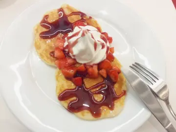 士多啤梨+乳酪窝夫