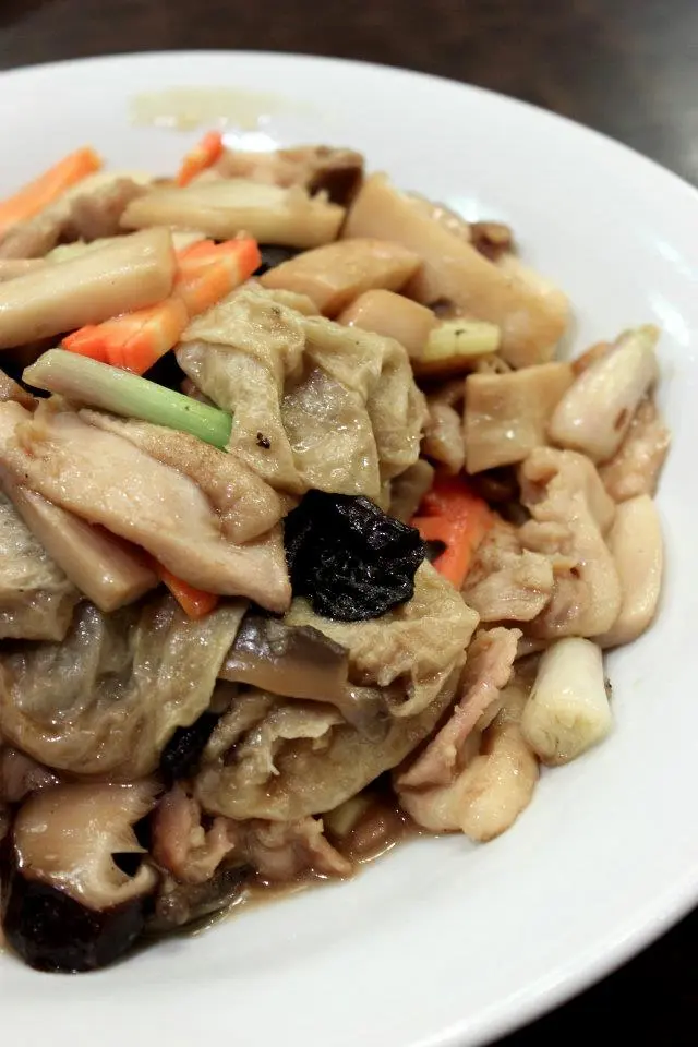 山根木耳炒雞片