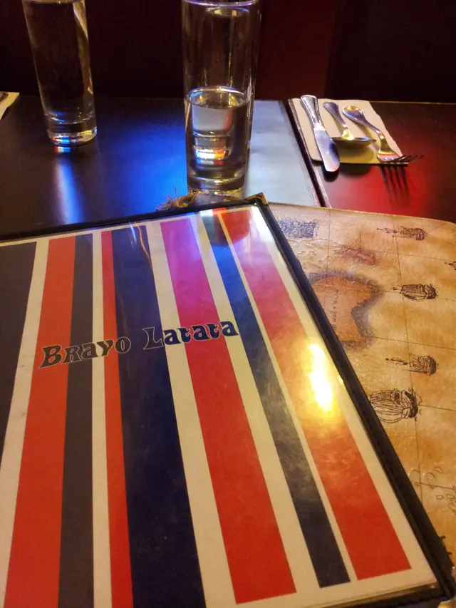 場內燈光昏暗.感覺舒服